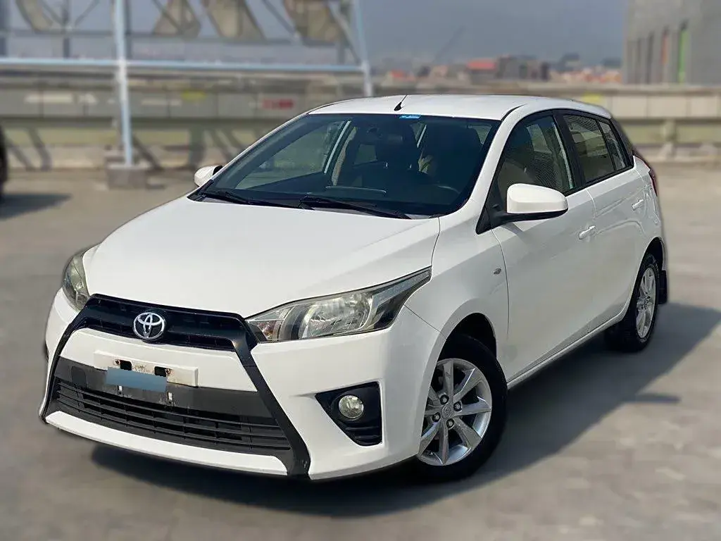 2014 Toyota Yaris L 1.5L 107HP L4 5MT