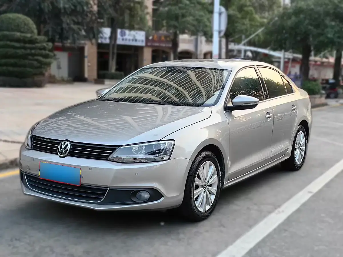 2014 Volkswagen Sagitar 1.4T 131HP L4 7DCT