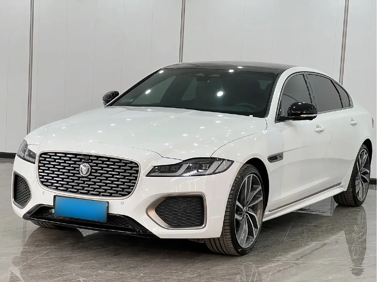 2024 Jaguar XFL 2.0T 300HP L4 8AT