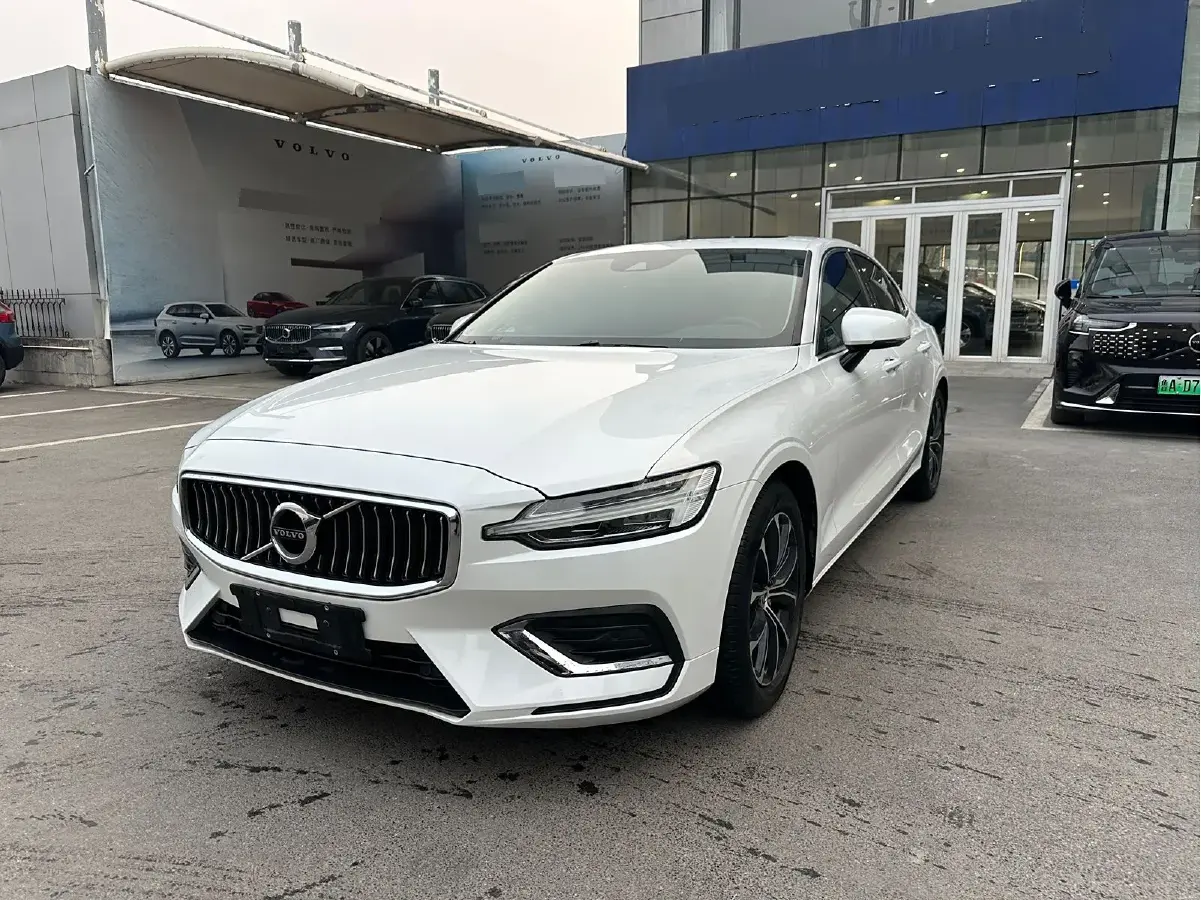 2021 Volvo S60 2.0T 190HP L4 8AT