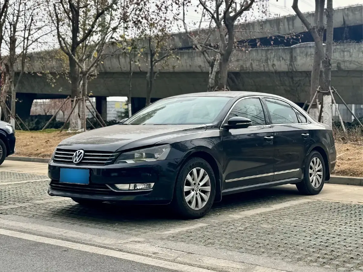 2014 Volkswagen Passat 1.4T 131HP L4 5MT