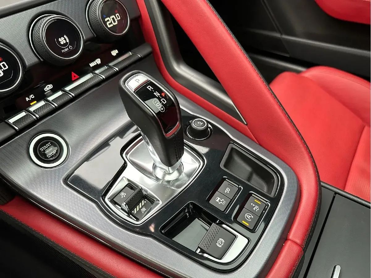 2019 Jaguar F-TYPE 2.0T 300HP L4 8AT,autocango,china used car exporter,china ev exporter,chinese used car exporter,chinese used ev exporter