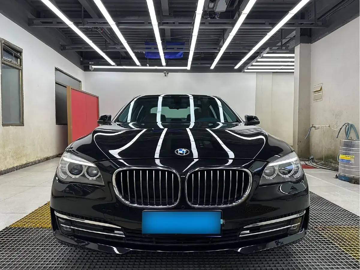 2013 BMW 7 Series 3.0L 258HP L6 8AT