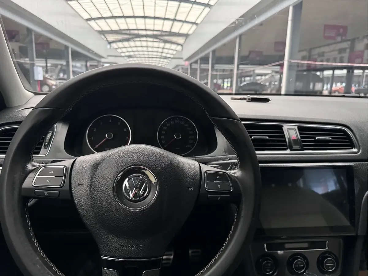 2014 Volkswagen Cross Lavida 1.6L 110HP L4 6AT,autocango,china used car exporter,china ev exporter,chinese used car exporter,chinese used ev exporter