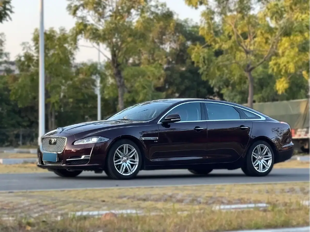 2018 Jaguar XJ 3.0T 340HP V6 8AT