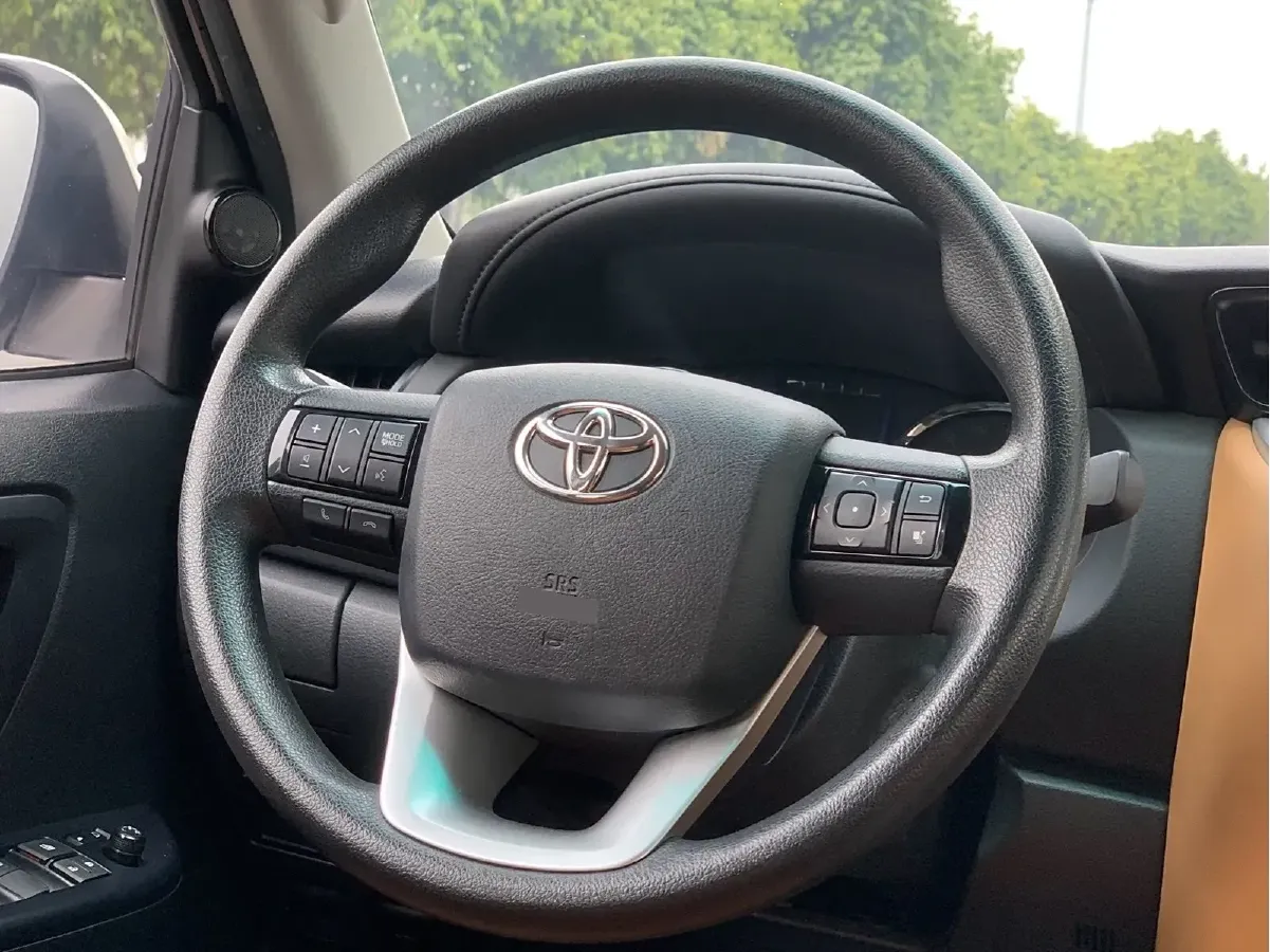 2016 Toyota Fortuner 2.7L 163HP L4 6AT,autocango,china used car exporter,china ev exporter,chinese used car exporter,chinese used ev exporter