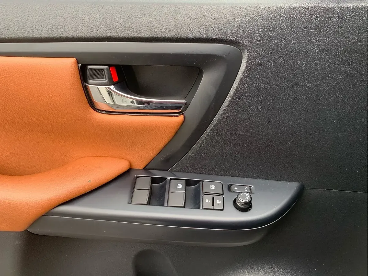 2016 Toyota Fortuner 2.7L 163HP L4 6AT,autocango,china used car exporter,china ev exporter,chinese used car exporter,chinese used ev exporter