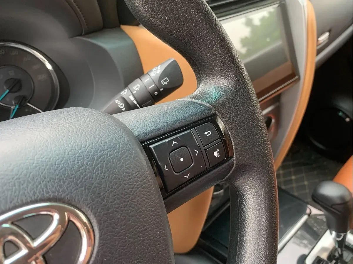 2016 Toyota Fortuner 2.7L 163HP L4 6AT,autocango,china used car exporter,china ev exporter,chinese used car exporter,chinese used ev exporter