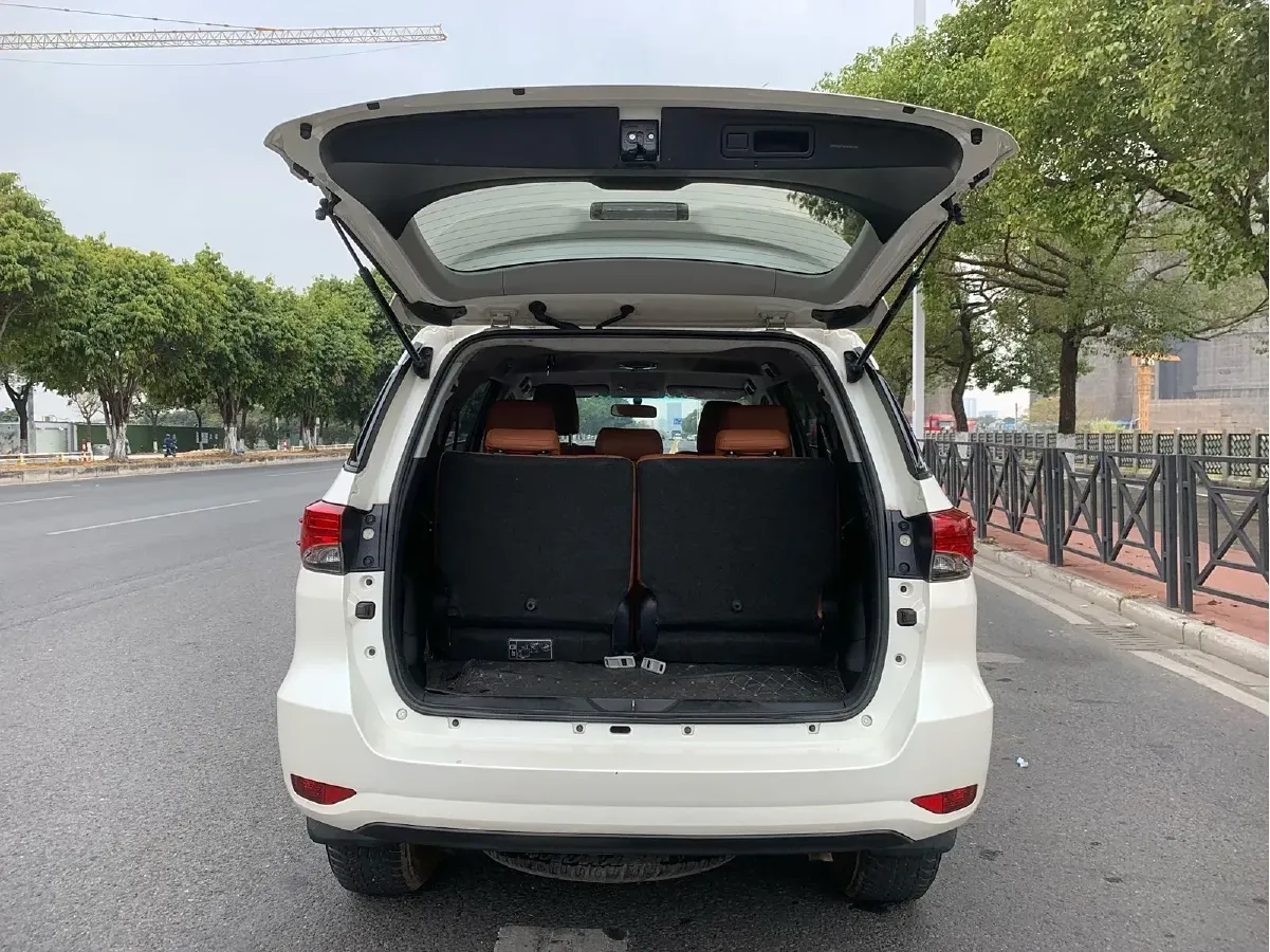 2016 Toyota Fortuner 2.7L 163HP L4 6AT,autocango,china used car exporter,china ev exporter,chinese used car exporter,chinese used ev exporter