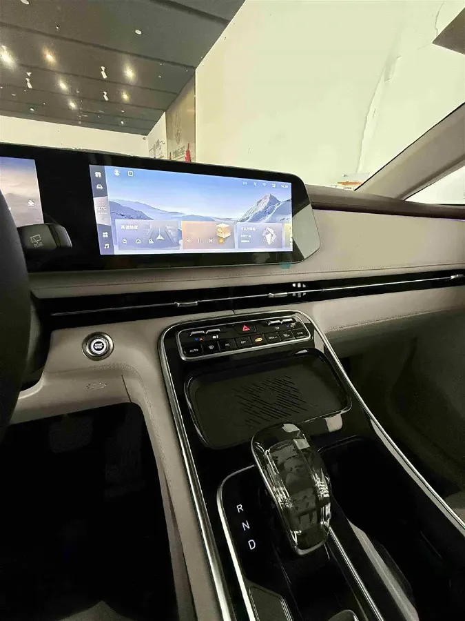 2024 JAC Refine RefineRF8 PHEV 1.5T 163HP L4 3DHT PHEV 27.6KWH,autocango,china used car exporter,china ev exporter,chinese used car exporter,chinese used ev exporter