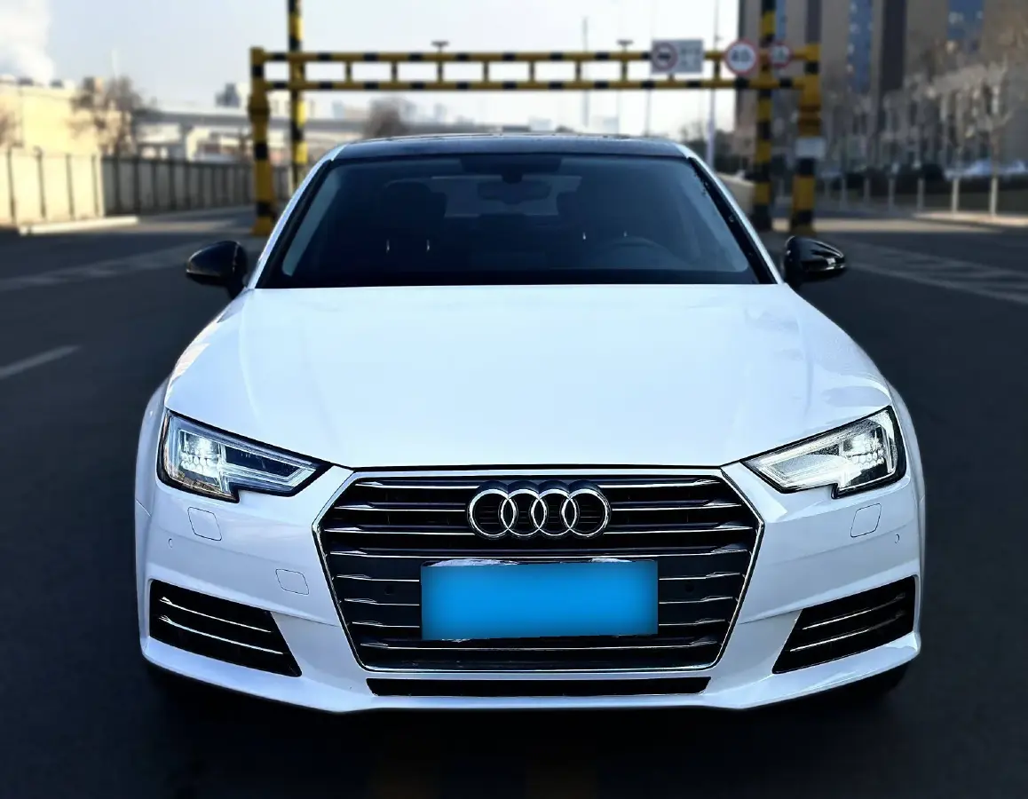 2017 Audi A4L 2.0T 190HP L4 7DCT