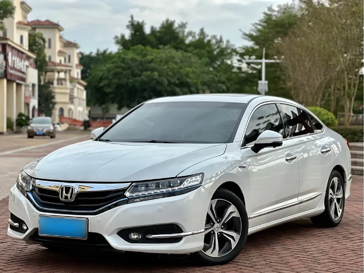 2017 Honda Spirior 2.0L 146HP L4 E-CVT Hybrid