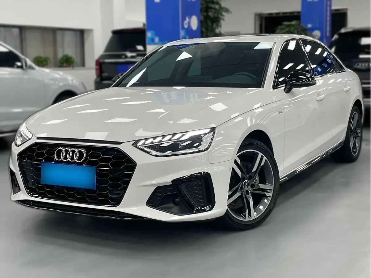 2022 Audi A4L 2.0T 190HP L4 7DCT