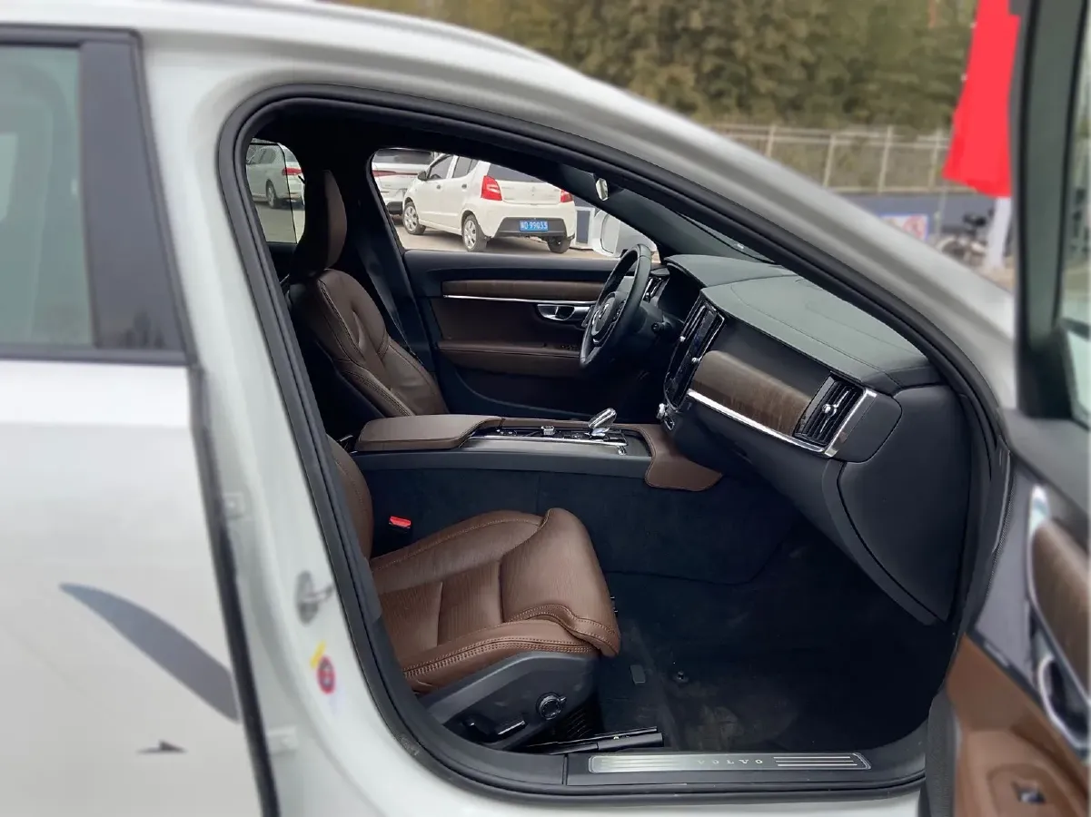 2024 Volvo V90 2.0T 250HP L4 8AT,autocango,china used car exporter,china ev exporter,chinese used car exporter,chinese used ev exporter