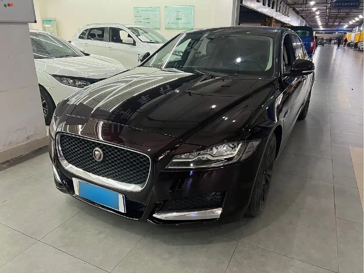 2018 Jaguar XFL 2.0T 250HP L4 8AT