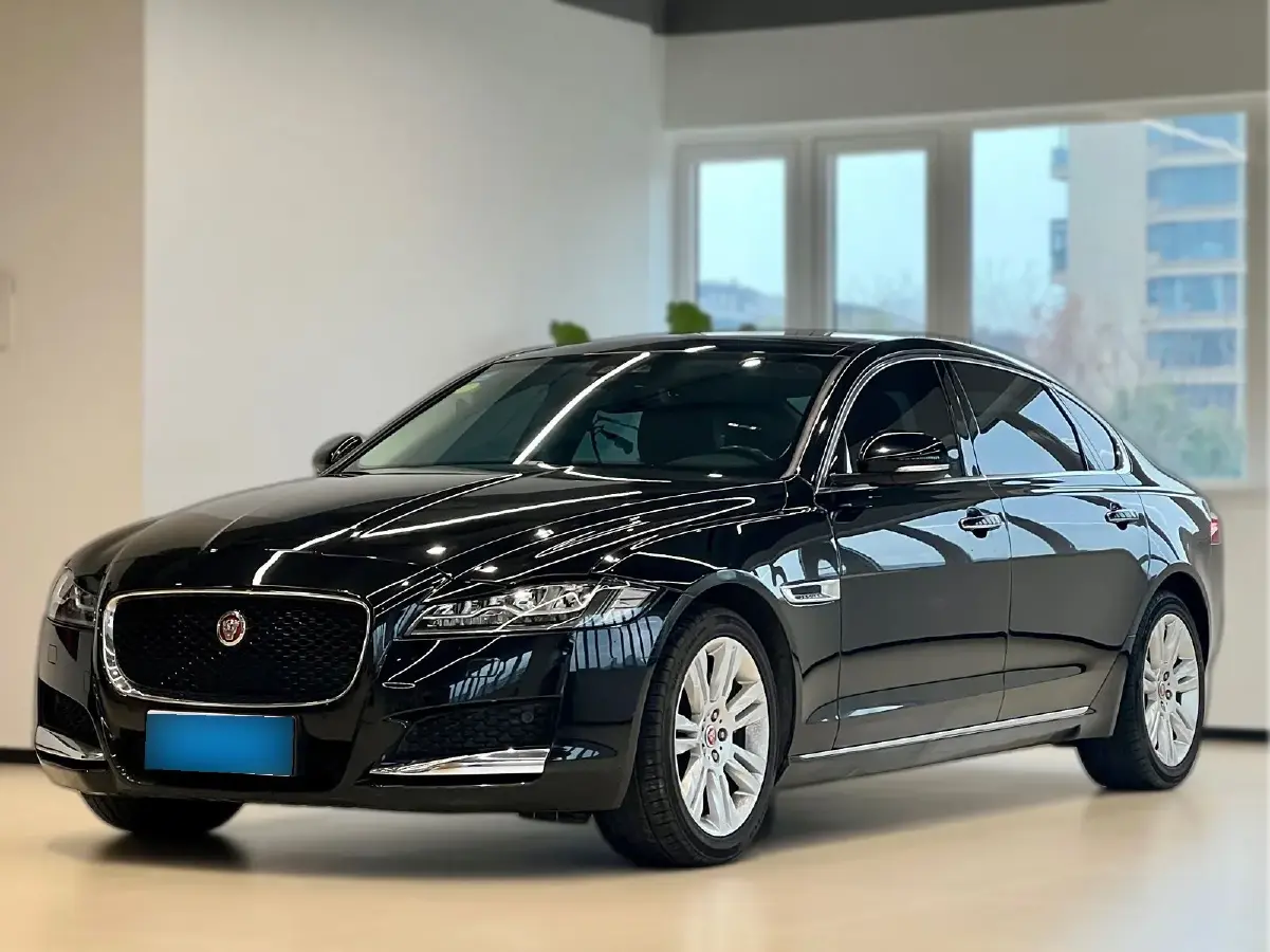 2018 Jaguar XFL 2.0T 250HP L4 8AT