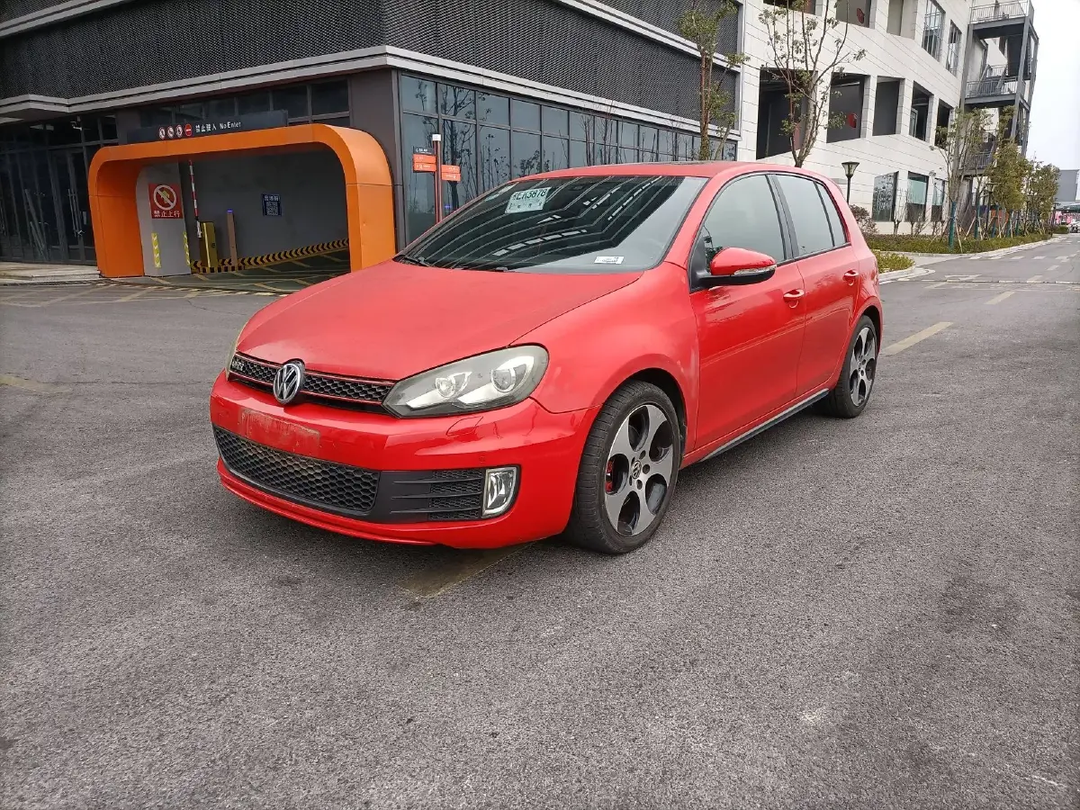 2010 Volkswagen GolfGTI 2.0T 200HP L4 6DCT