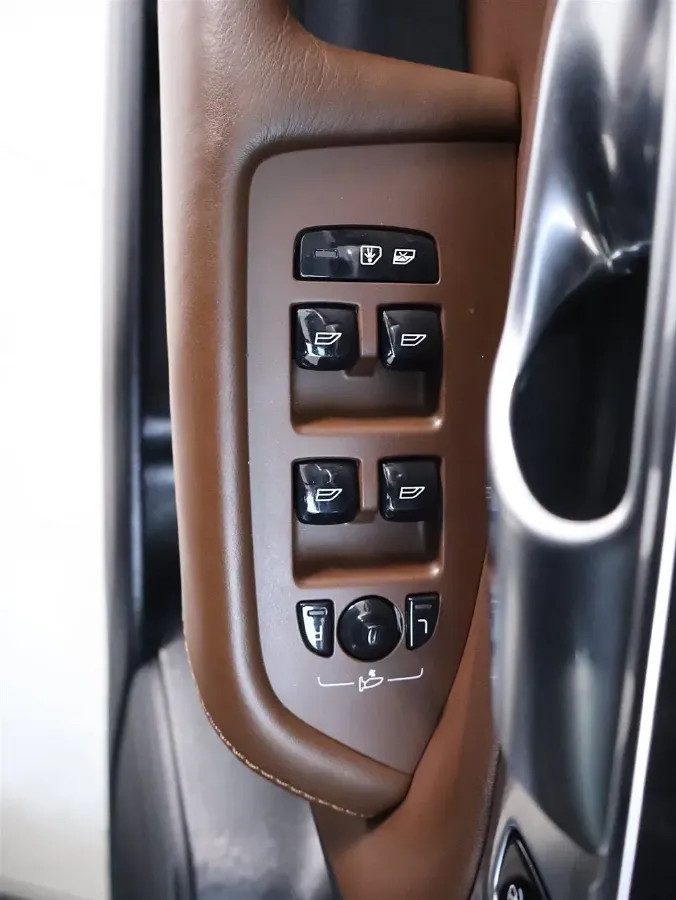 2020 Volvo XC90 2.0T 320HP L4 8AT,autocango,china used car exporter,china ev exporter,chinese used car exporter,chinese used ev exporter