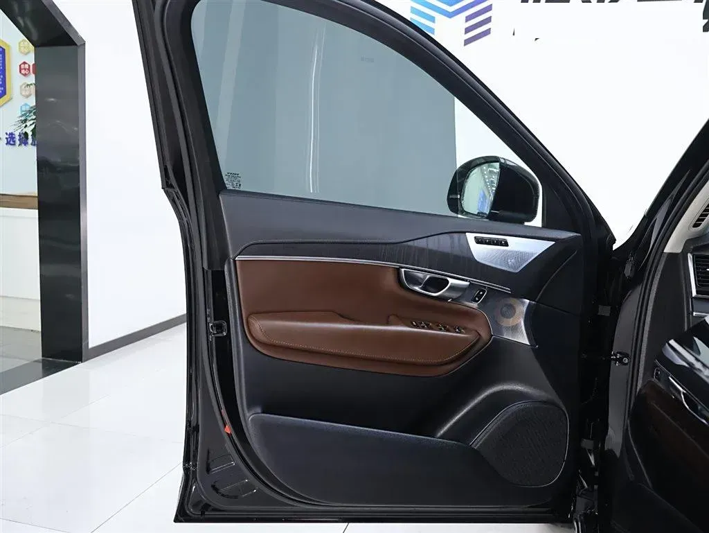 2020 Volvo XC90 2.0T 320HP L4 8AT,autocango,china used car exporter,china ev exporter,chinese used car exporter,chinese used ev exporter