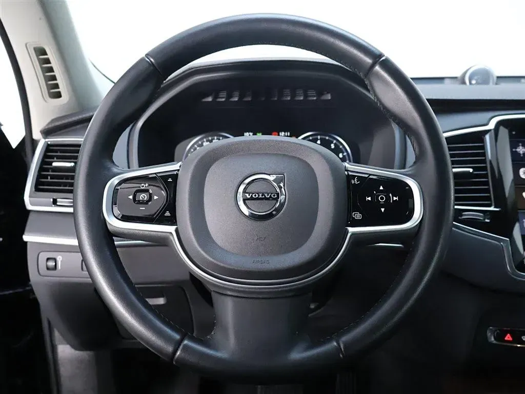 2020 Volvo XC90 2.0T 320HP L4 8AT,autocango,china used car exporter,china ev exporter,chinese used car exporter,chinese used ev exporter