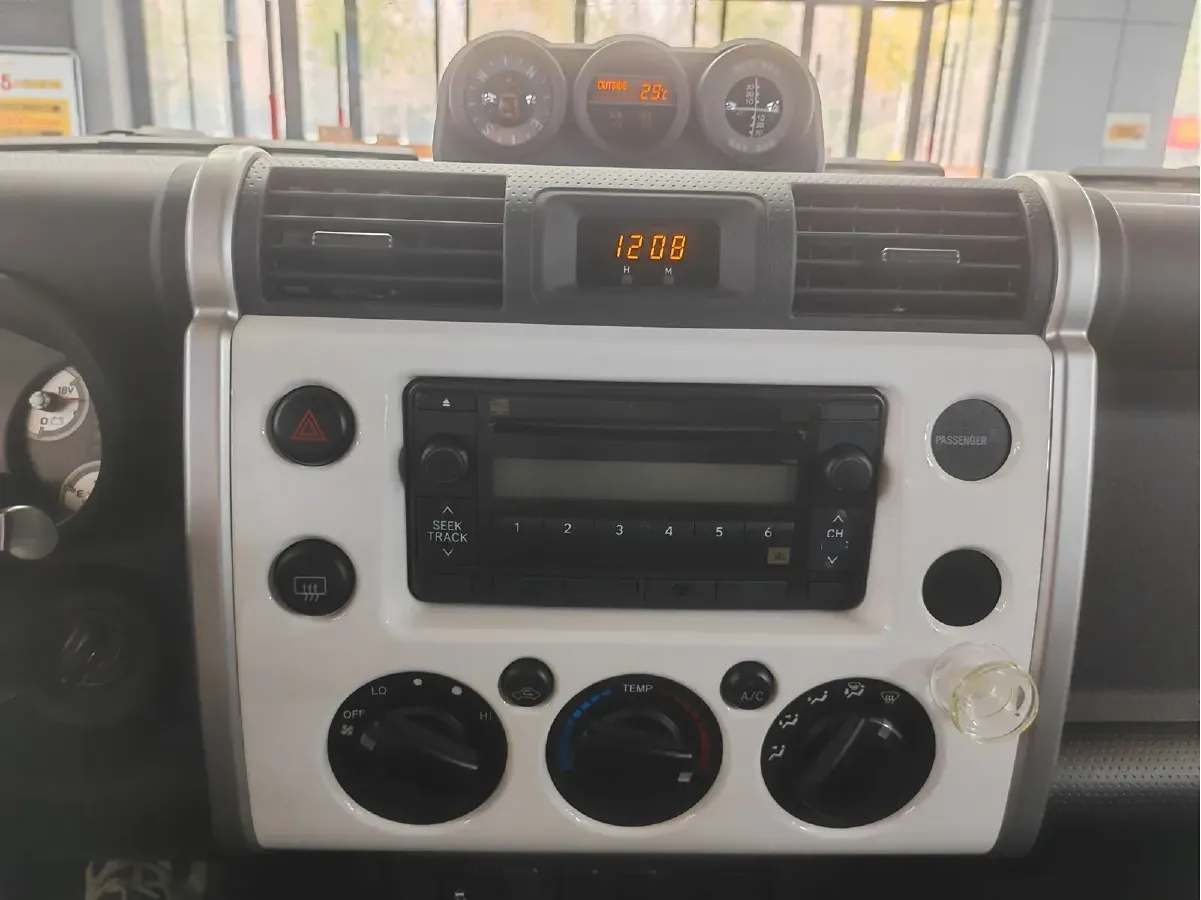 2013 Toyota FJ Cruiser 4.0L 272HP V6 5AT,autocango,china used car exporter,china ev exporter,chinese used car exporter,chinese used ev exporter