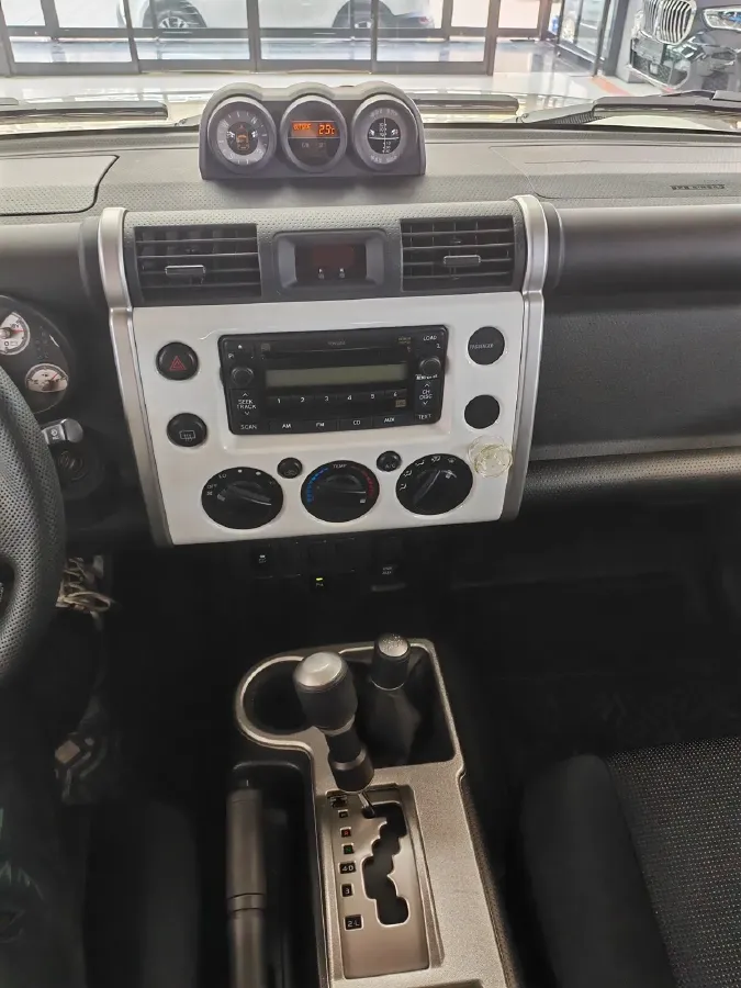 2013 Toyota FJ Cruiser 4.0L 272HP V6 5AT,autocango,china used car exporter,china ev exporter,chinese used car exporter,chinese used ev exporter