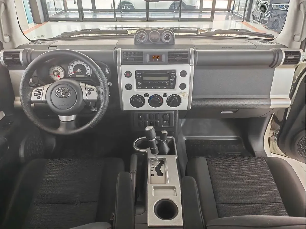 2013 Toyota FJ Cruiser 4.0L 272HP V6 5AT,autocango,china used car exporter,china ev exporter,chinese used car exporter,chinese used ev exporter
