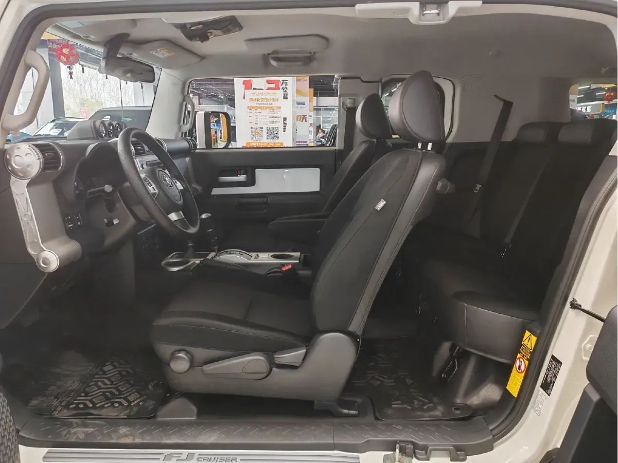 2013 Toyota FJ Cruiser 4.0L 272HP V6 5AT,autocango,china used car exporter,china ev exporter,chinese used car exporter,chinese used ev exporter