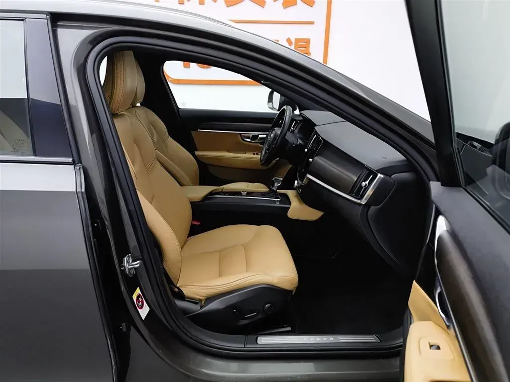 2019 Volvo V90 2.0T 254HP L4 8AT,autocango,china used car exporter,china ev exporter,chinese used car exporter,chinese used ev exporter