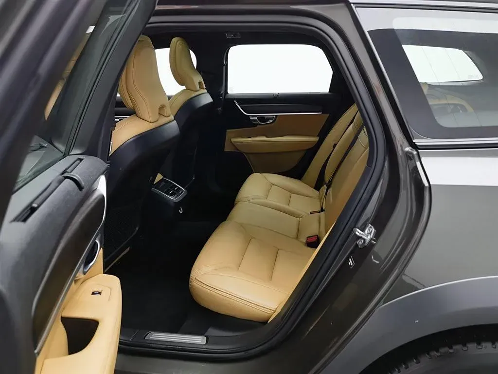 2019 Volvo V90 2.0T 254HP L4 8AT,autocango,china used car exporter,china ev exporter,chinese used car exporter,chinese used ev exporter