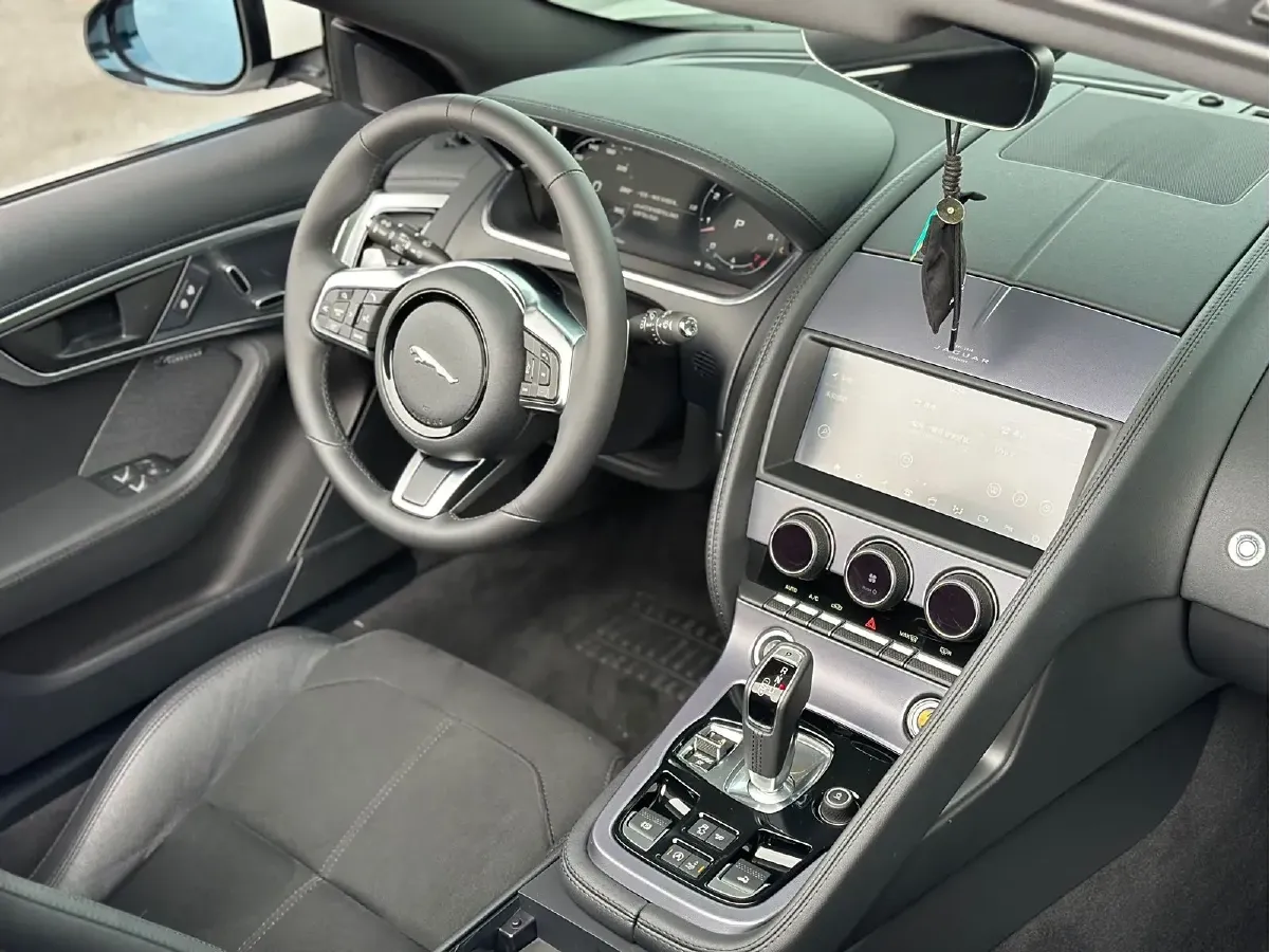 2021 Jaguar F-TYPE 2.0T 300HP L4 8AT,autocango,china used car exporter,china ev exporter,chinese used car exporter,chinese used ev exporter