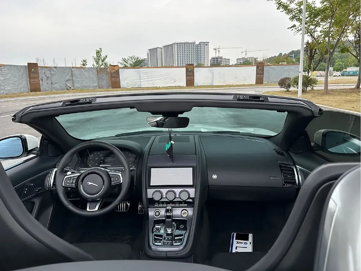 2021 Jaguar F-TYPE 2.0T 300HP L4 8AT,autocango,china used car exporter,china ev exporter,chinese used car exporter,chinese used ev exporter