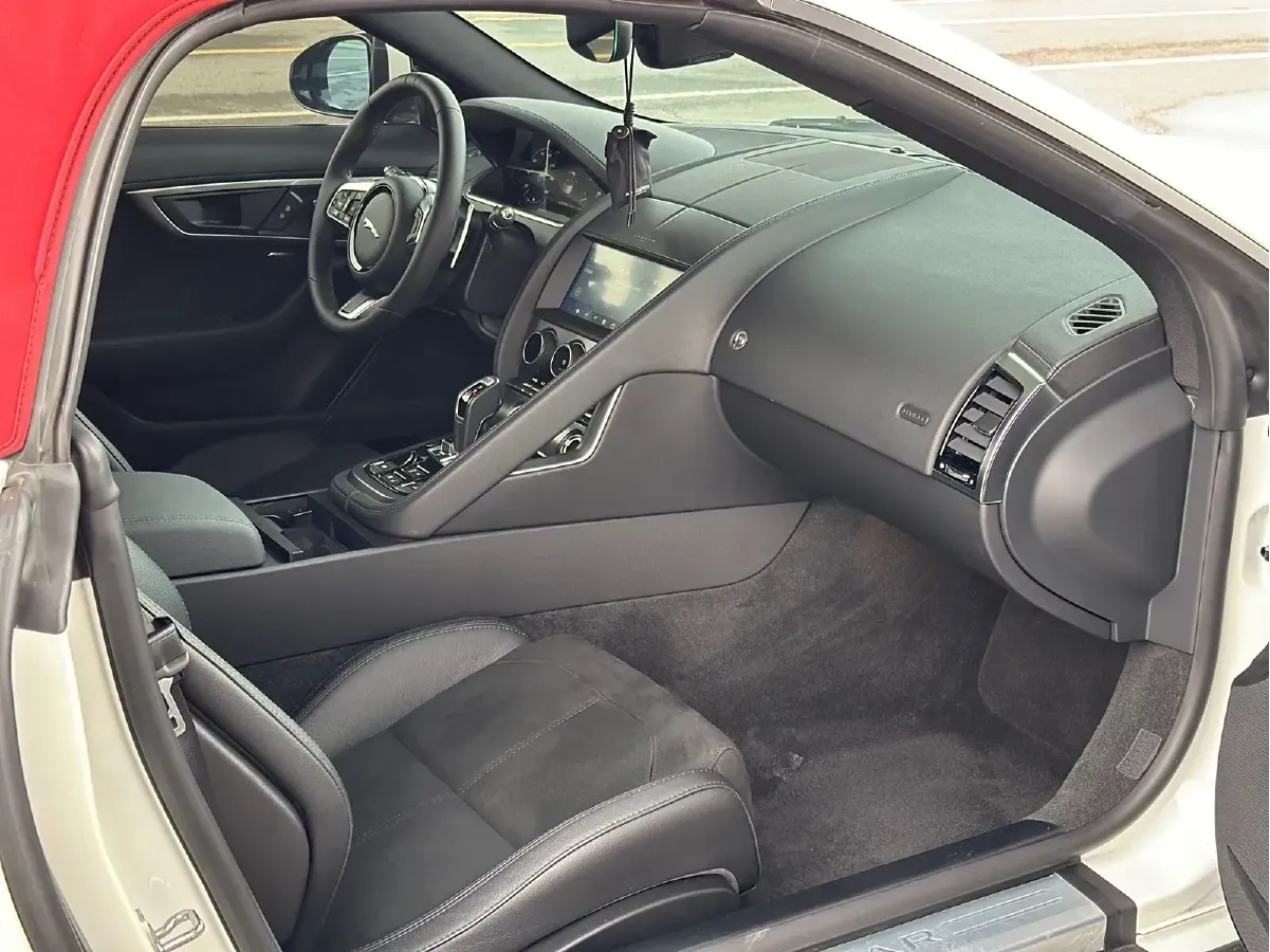 2021 Jaguar F-TYPE 2.0T 300HP L4 8AT,autocango,china used car exporter,china ev exporter,chinese used car exporter,chinese used ev exporter