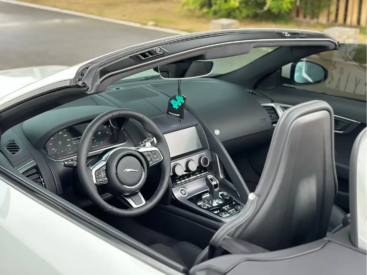 2021 Jaguar F-TYPE 2.0T 300HP L4 8AT,autocango,china used car exporter,china ev exporter,chinese used car exporter,chinese used ev exporter