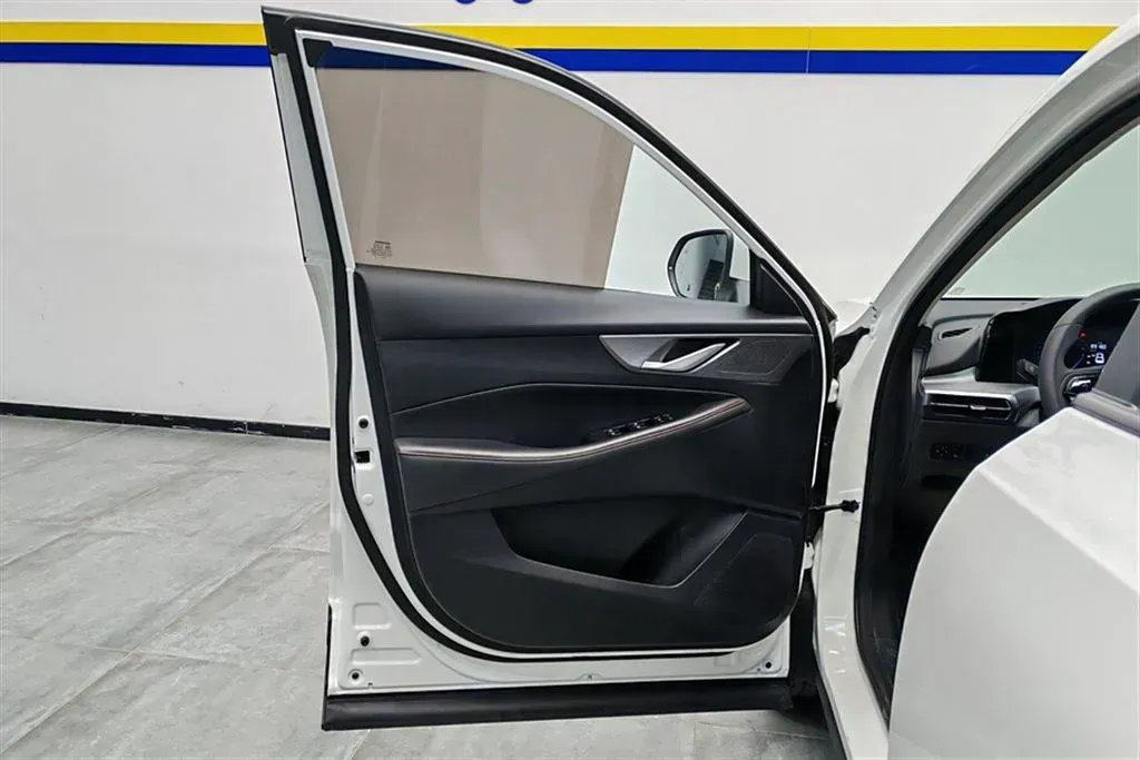 2023 ChangAn CS35 Plus 1.4T 160HP L4 7DCT,autocango,china used car exporter,china ev exporter,chinese used car exporter,chinese used ev exporter