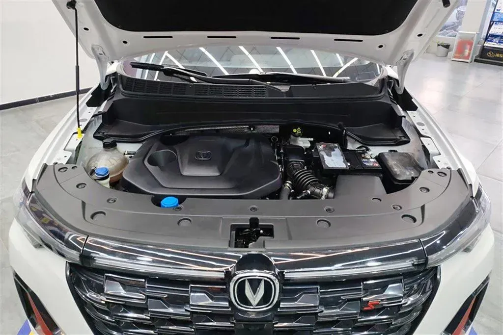 2023 ChangAn CS35 Plus 1.4T 160HP L4 7DCT,autocango,china used car exporter,china ev exporter,chinese used car exporter,chinese used ev exporter