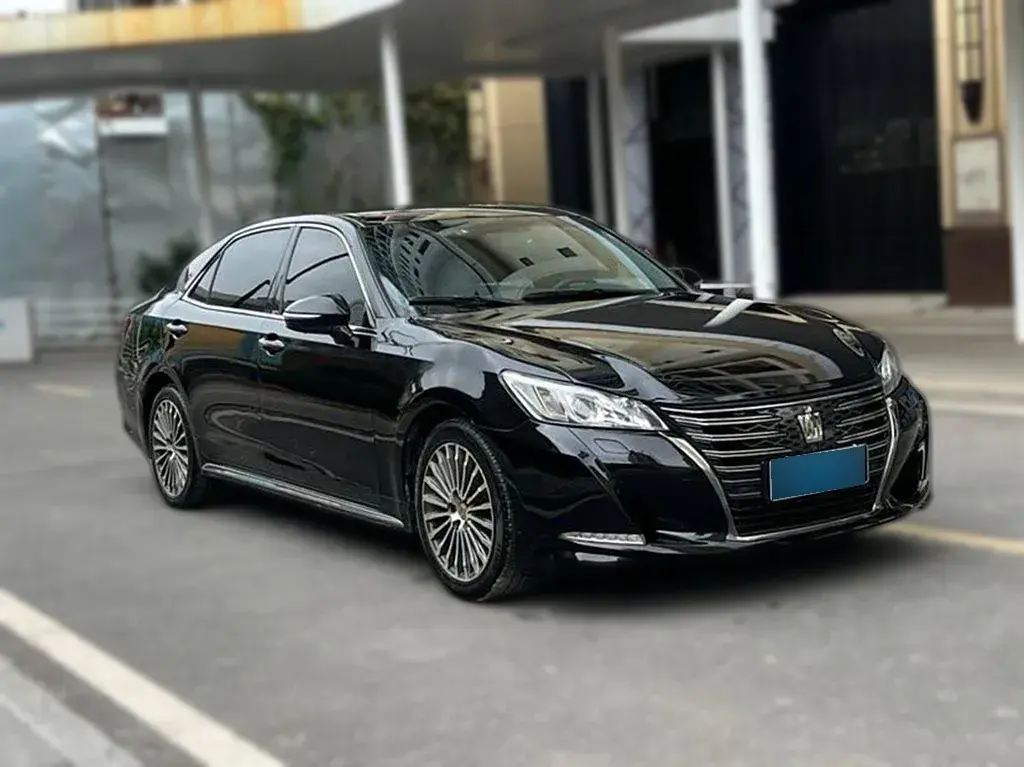 2018 Toyota Crown 2.0T 235HP L4 8AT