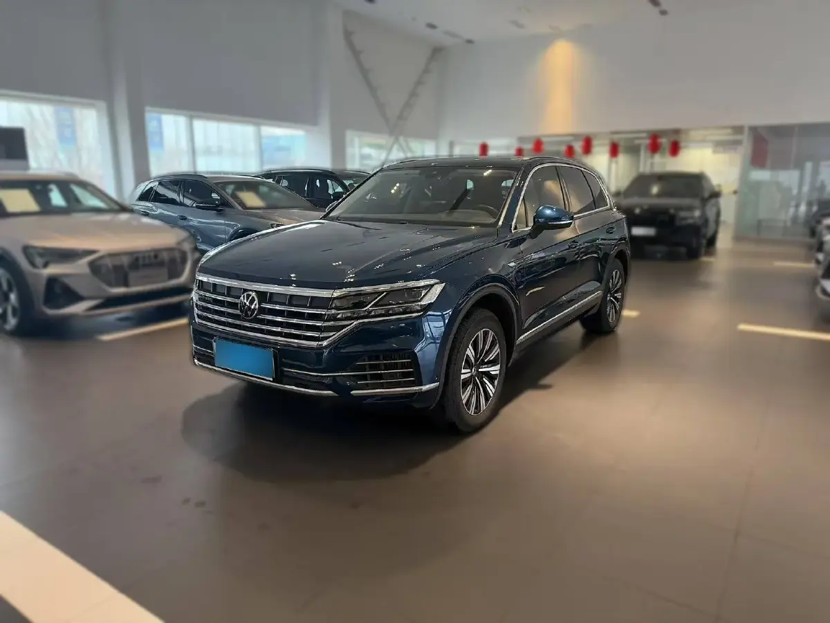 2021 Volkswagen Touareg 2.0T 252HP L4 8AT PHEV 18KWH