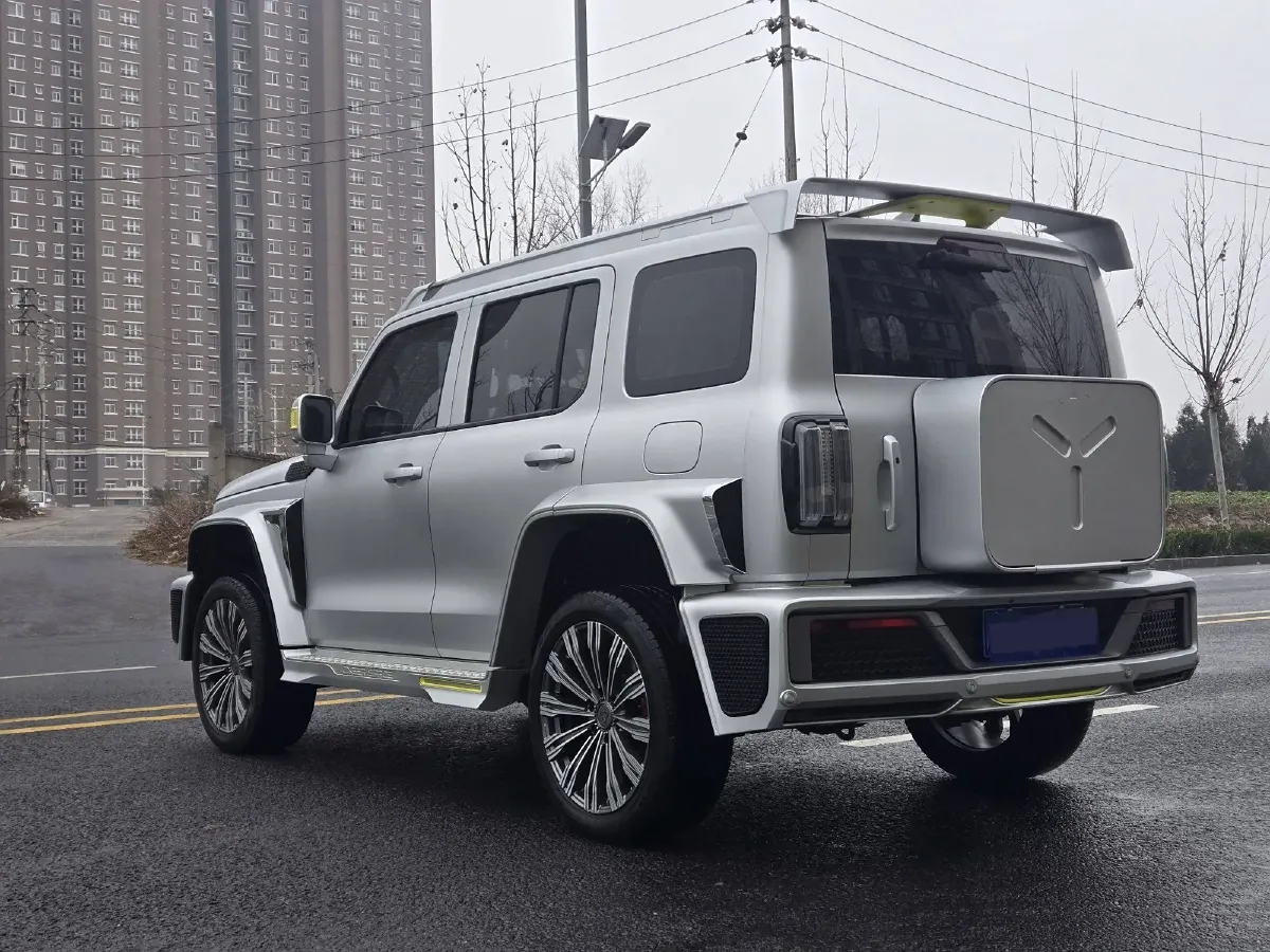 2021 Cyberspace 300 2.0T 227HP L4 8AT,autocango,china used car exporter,china ev exporter,chinese used car exporter,chinese used ev exporter