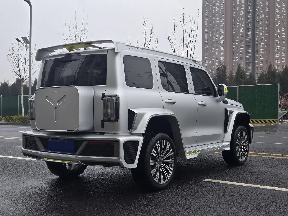 2021 Cyberspace 300 2.0T 227HP L4 8AT,autocango,china used car exporter,china ev exporter,chinese used car exporter,chinese used ev exporter