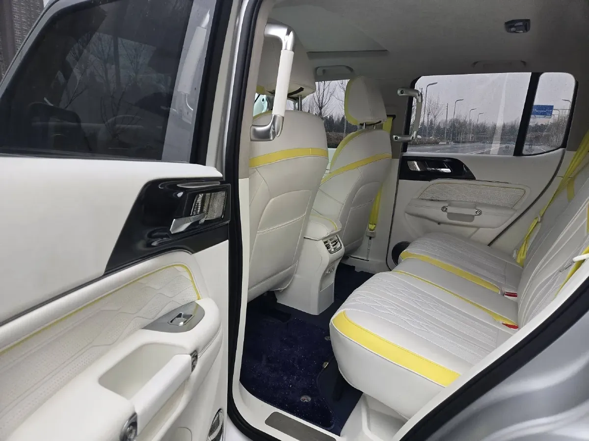 2021 Cyberspace 300 2.0T 227HP L4 8AT,autocango,china used car exporter,china ev exporter,chinese used car exporter,chinese used ev exporter