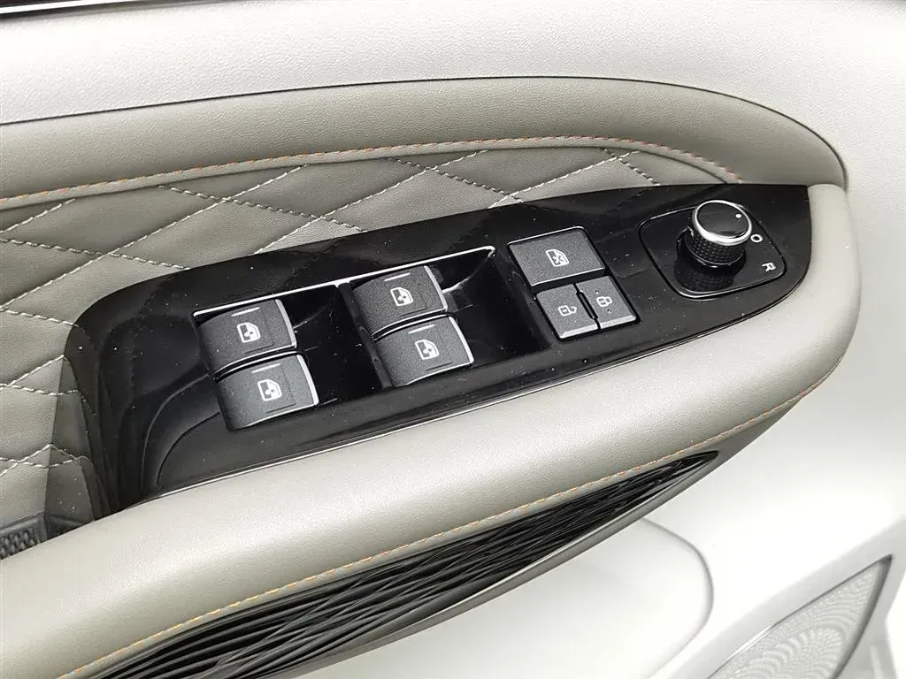 2024 DongFeng Forthing Yacht 1.5T 197HP L4 7DCT,autocango,china used car exporter,china ev exporter,chinese used car exporter,chinese used ev exporter