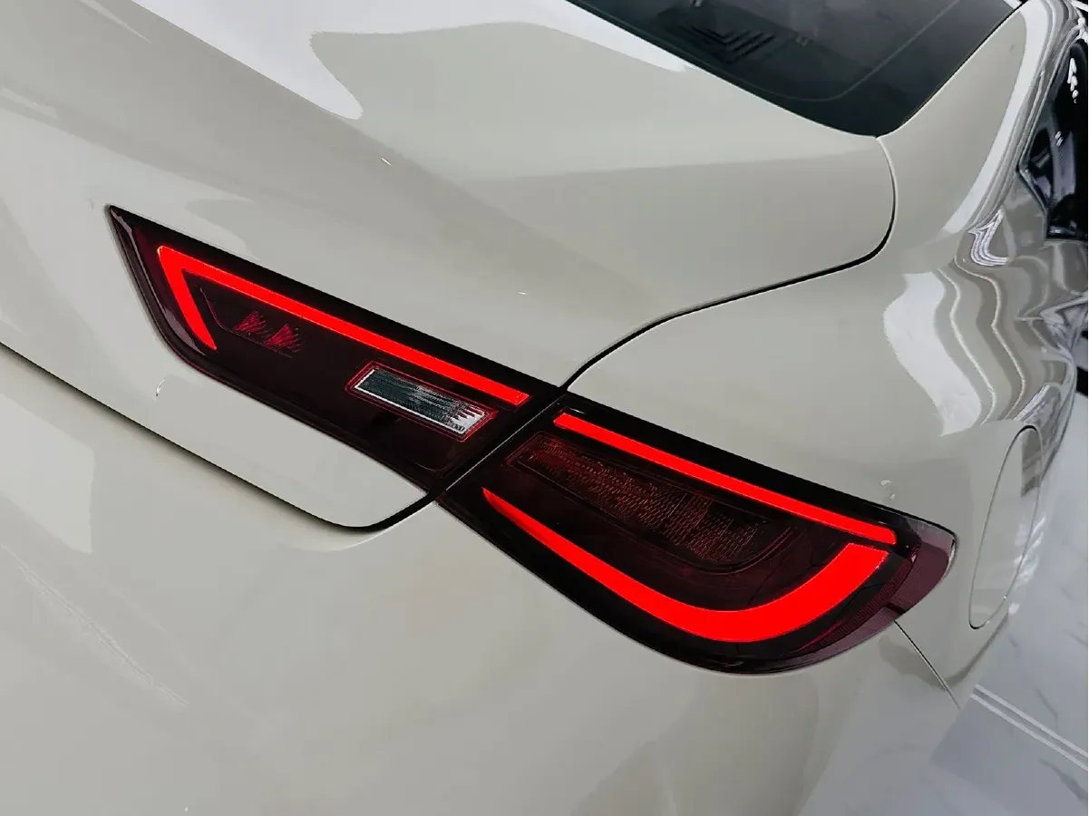 2019 Infiniti Q60 2.0T 211HP L4 7AT,autocango,china used car exporter,china ev exporter,chinese used car exporter,chinese used ev exporter