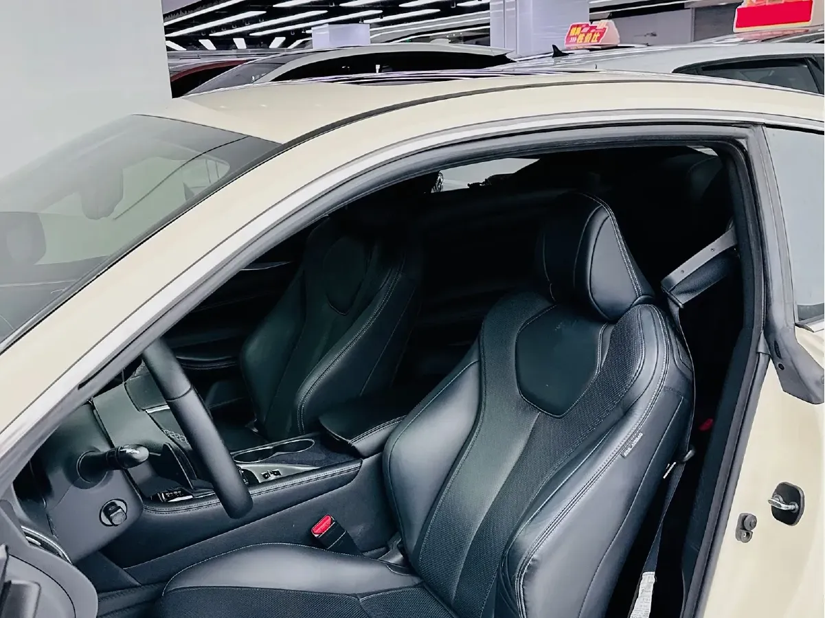 2019 Infiniti Q60 2.0T 211HP L4 7AT,autocango,china used car exporter,china ev exporter,chinese used car exporter,chinese used ev exporter