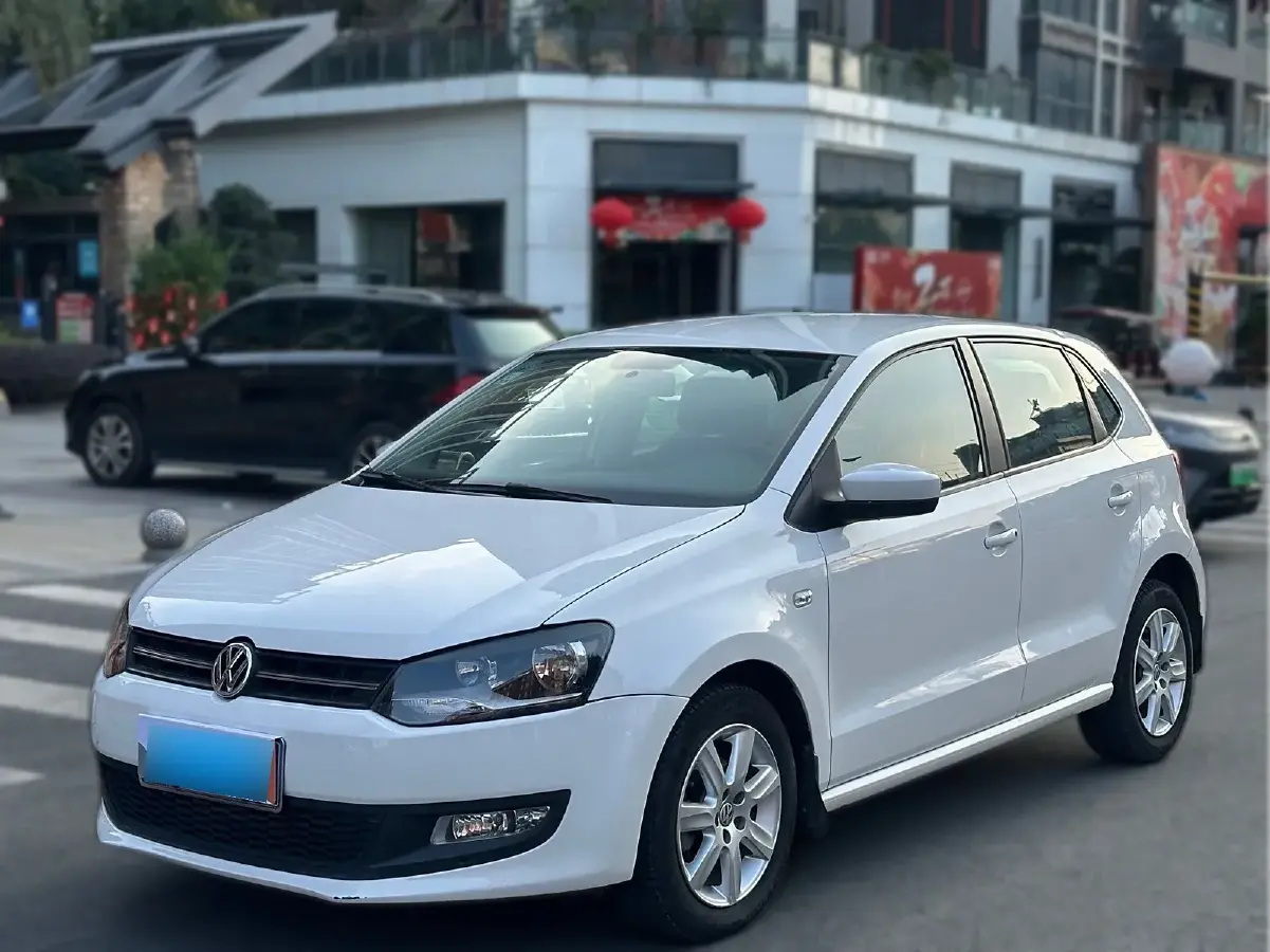 2013 Volkswagen Polo 1.4L 86HP L4 6AT