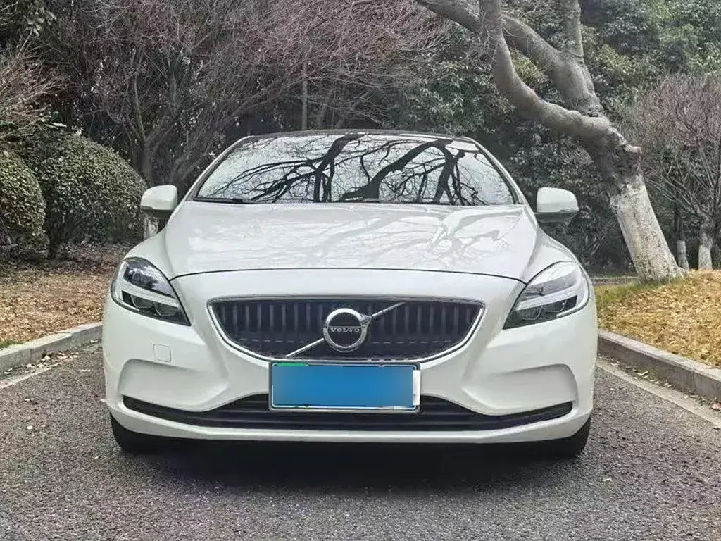 2017 Volvo V40 1.5T 152HP L4 6AT