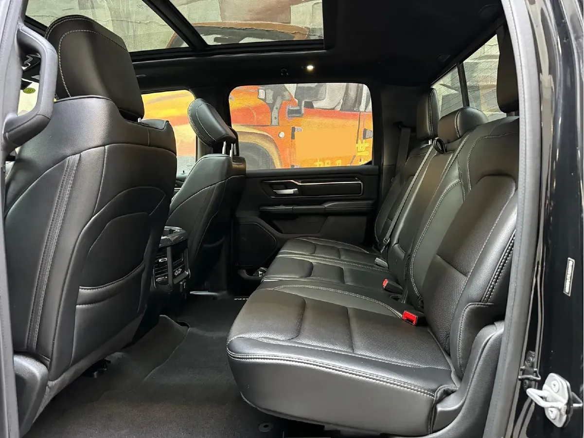 2011 RAM Trucks 5.7L 395HP V8 5AT,autocango,china used car exporter,china ev exporter,chinese used car exporter,chinese used ev exporter