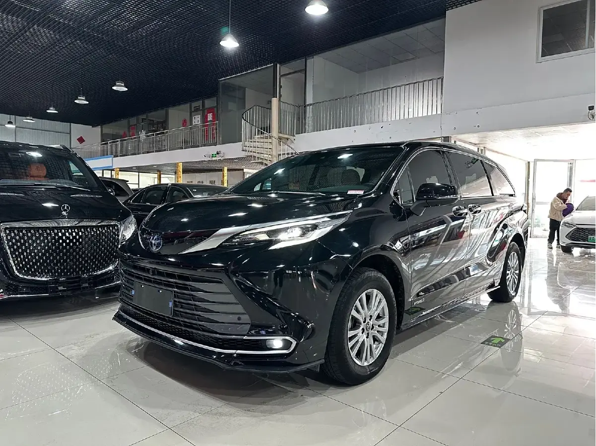 2021 Toyota Sienna 2.5L 192HP L4 E-CVT Hybrid