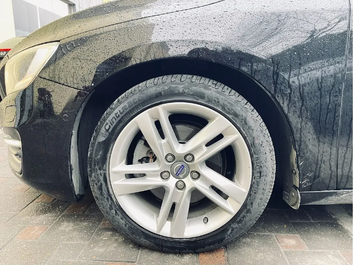 2015 Volvo V60 2.0T 245HP L4 8AT,autocango,china used car exporter,china ev exporter,chinese used car exporter,chinese used ev exporter