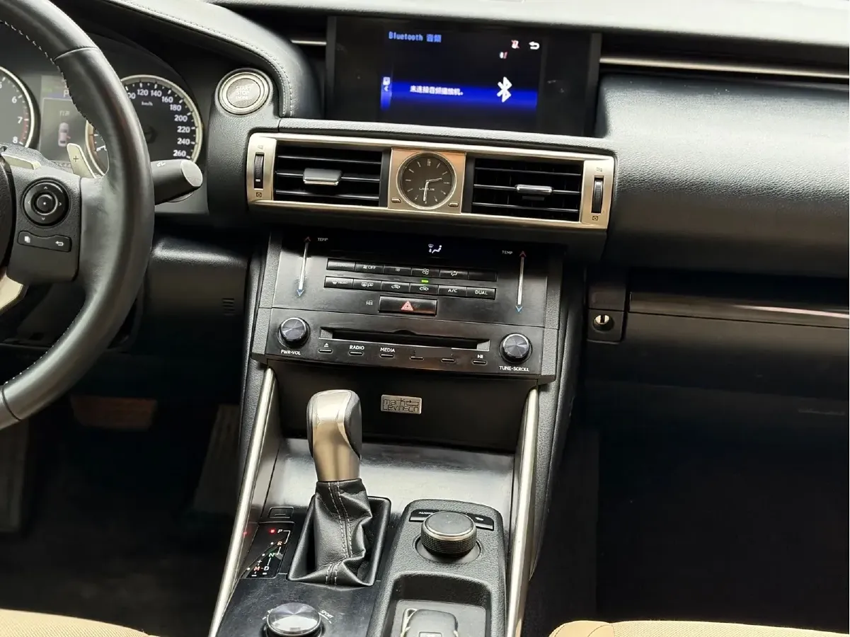 2013 Lexus IS 2.5L 208HP V6 6AT,autocango,china used car exporter,china ev exporter,chinese used car exporter,chinese used ev exporter